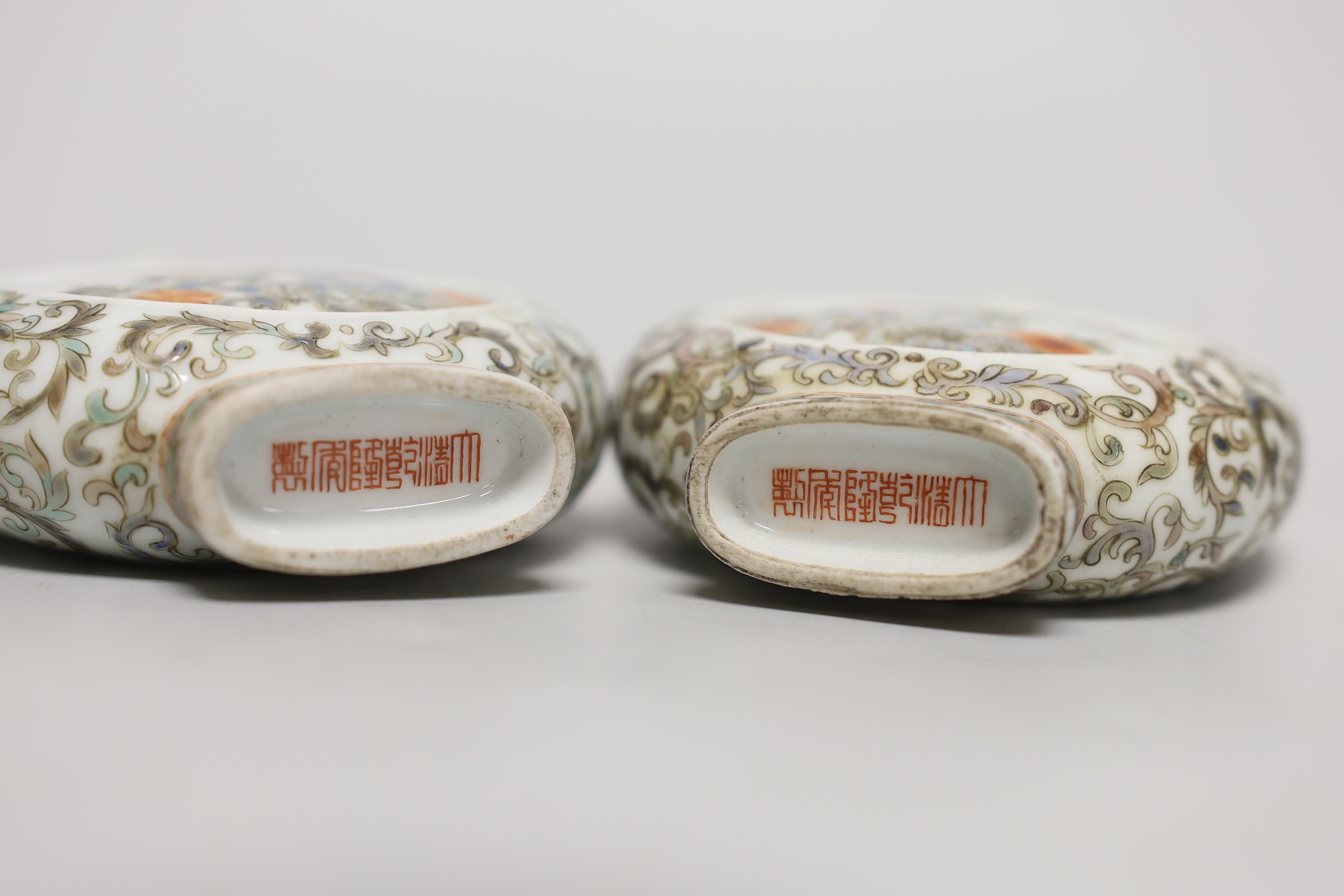 A pair of Chinese enamelled porcelain moonflasks, 13.5cm
